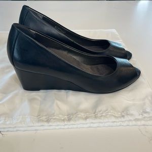 Vionic Wedge Proud Bria Black Peep Toe size 9